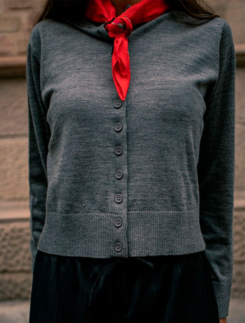 BUTTONED GRIS